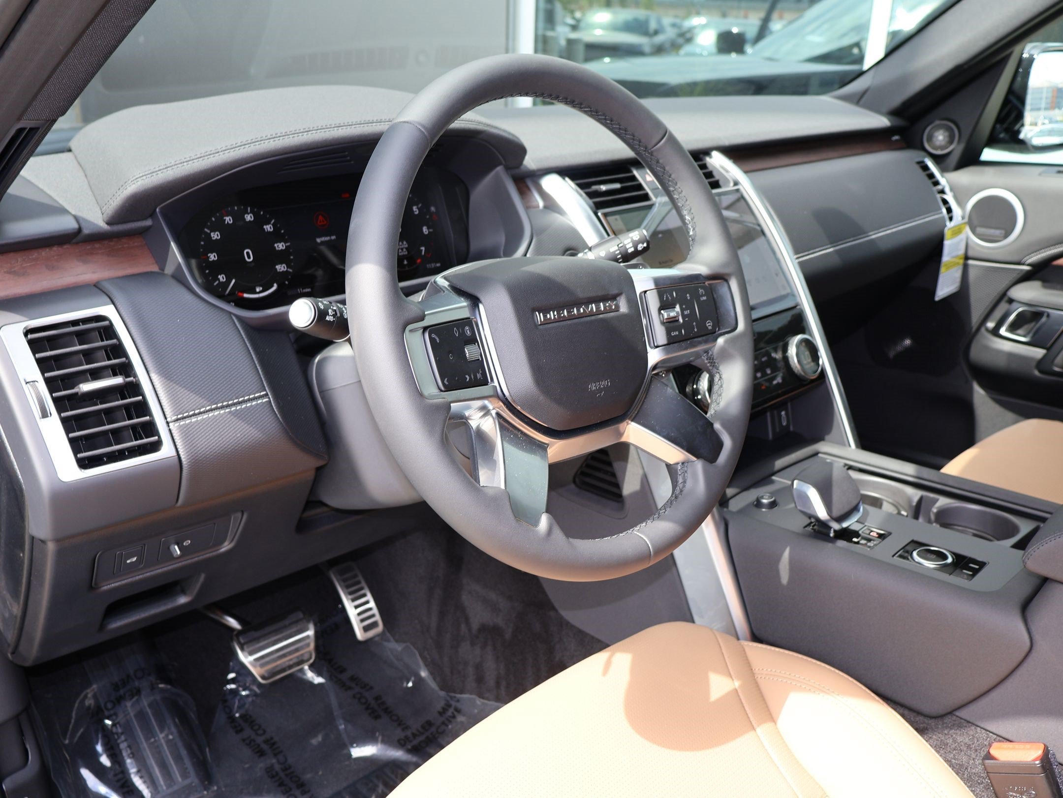 New 2026 Santorini Black LAND ROVER Dynamic SE image 10