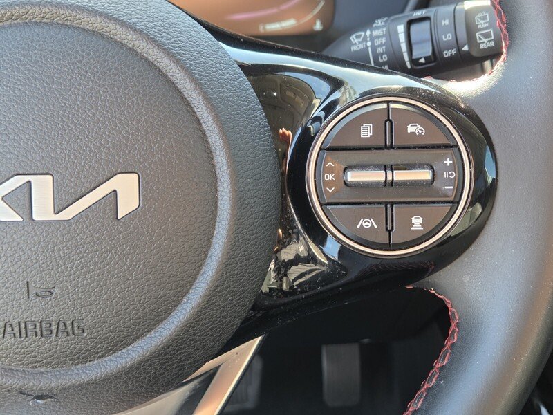 Used 2023 White Kia GT-Line image 27