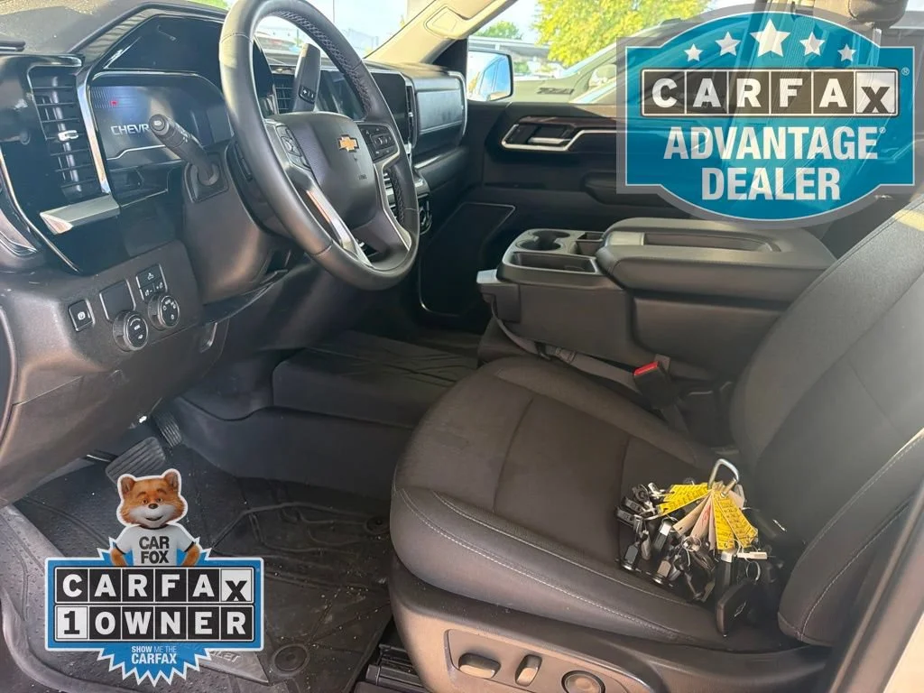 Used 2024 Summit White Chevrolet LT image 9