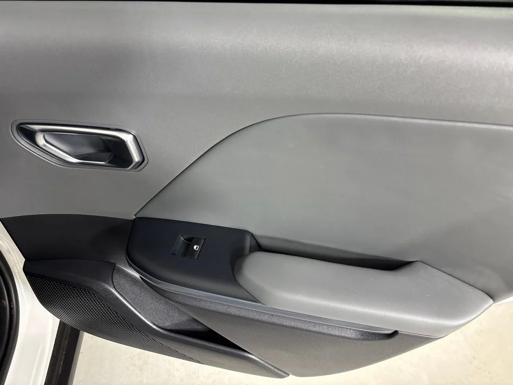 New 2026 Snow White Pearl Kia EX image 19