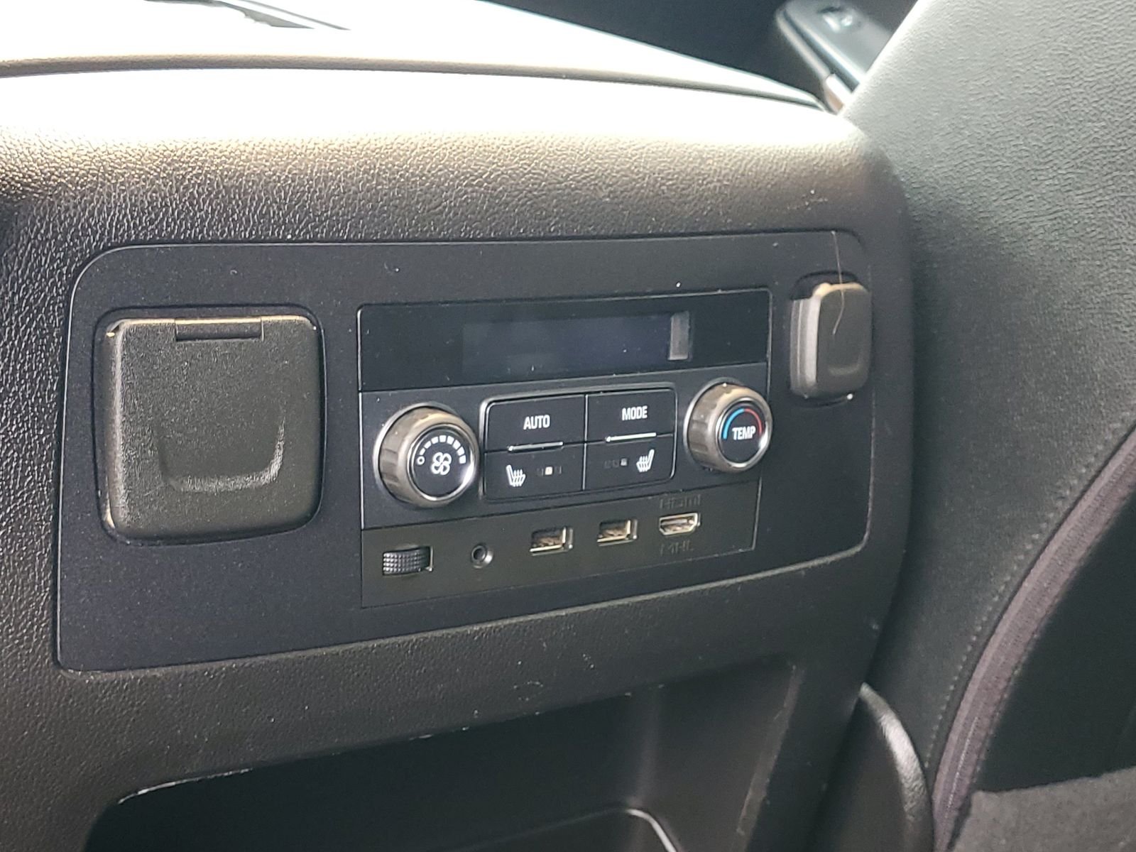 Used 2020 Silver Chevrolet Premier image 31