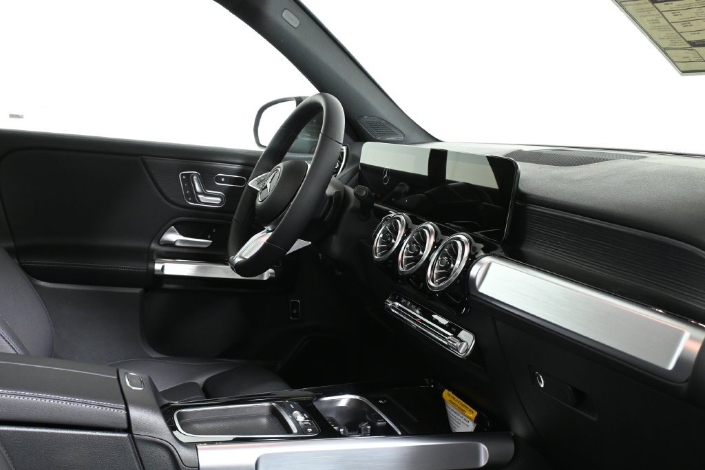 Used 2026 Mountain Grey Metallic Mercedes-Benz GLB 250 image 32