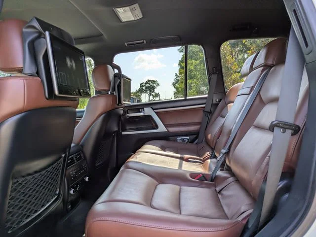 Used 2020 Blizzard Pearl Toyota Base image 14