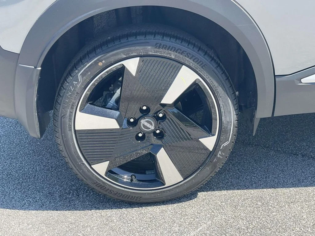 New 2026 Gray Nissan SR image 7