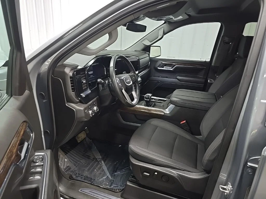 Used 2024 Silver GMC Elevation image 27
