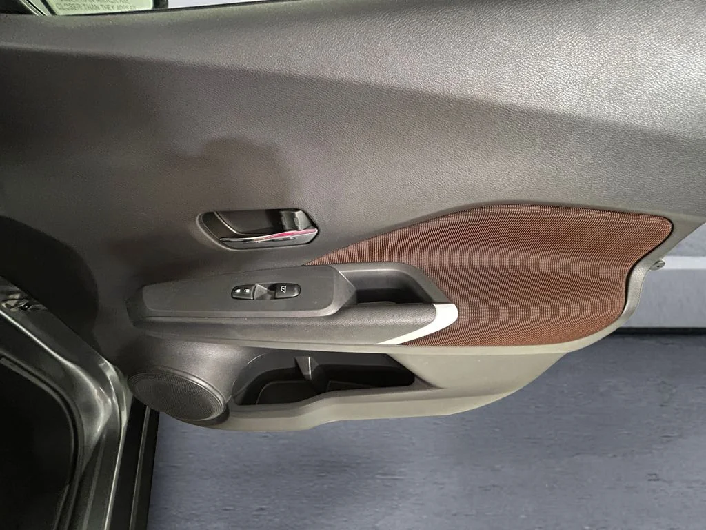 Used 2024 Gray Nissan SR image 15