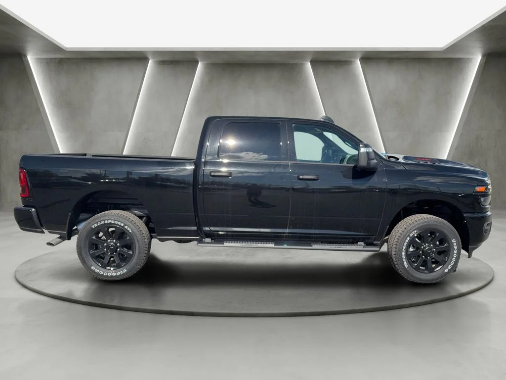 New 2026 Diamond Black Crystal Pearl-Coat Exterior Paint RAM Tradesman image 8