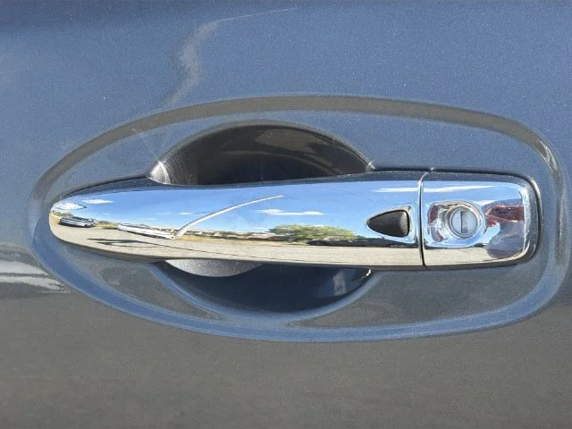 Used 2016 Gray Nissan SV image 39