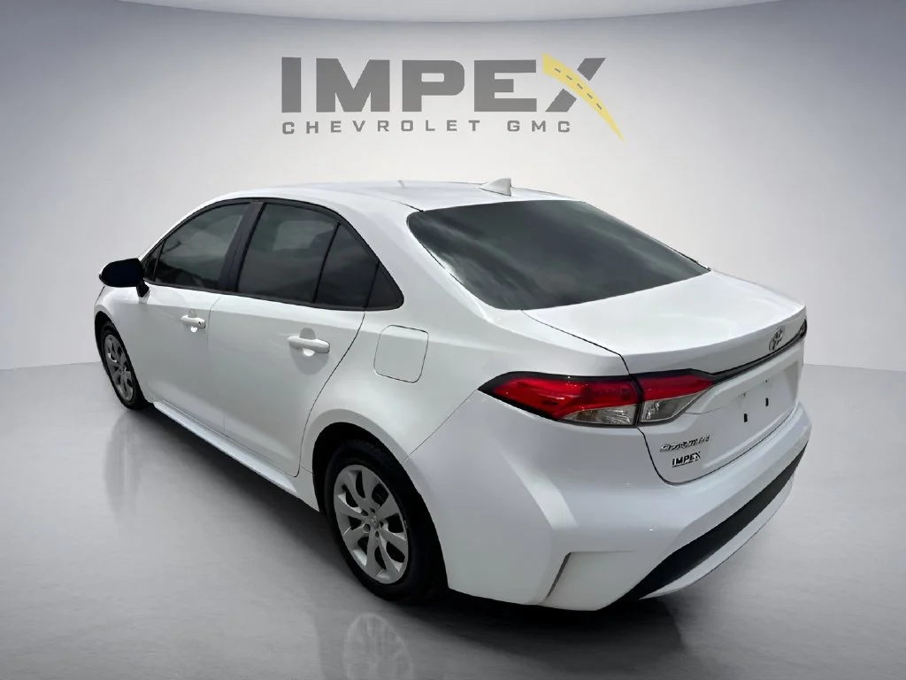 Used 2022 White Toyota LE image 3