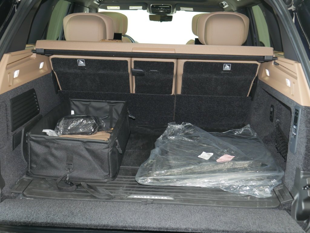 Used 2025  Land Rover Autobiography image 19