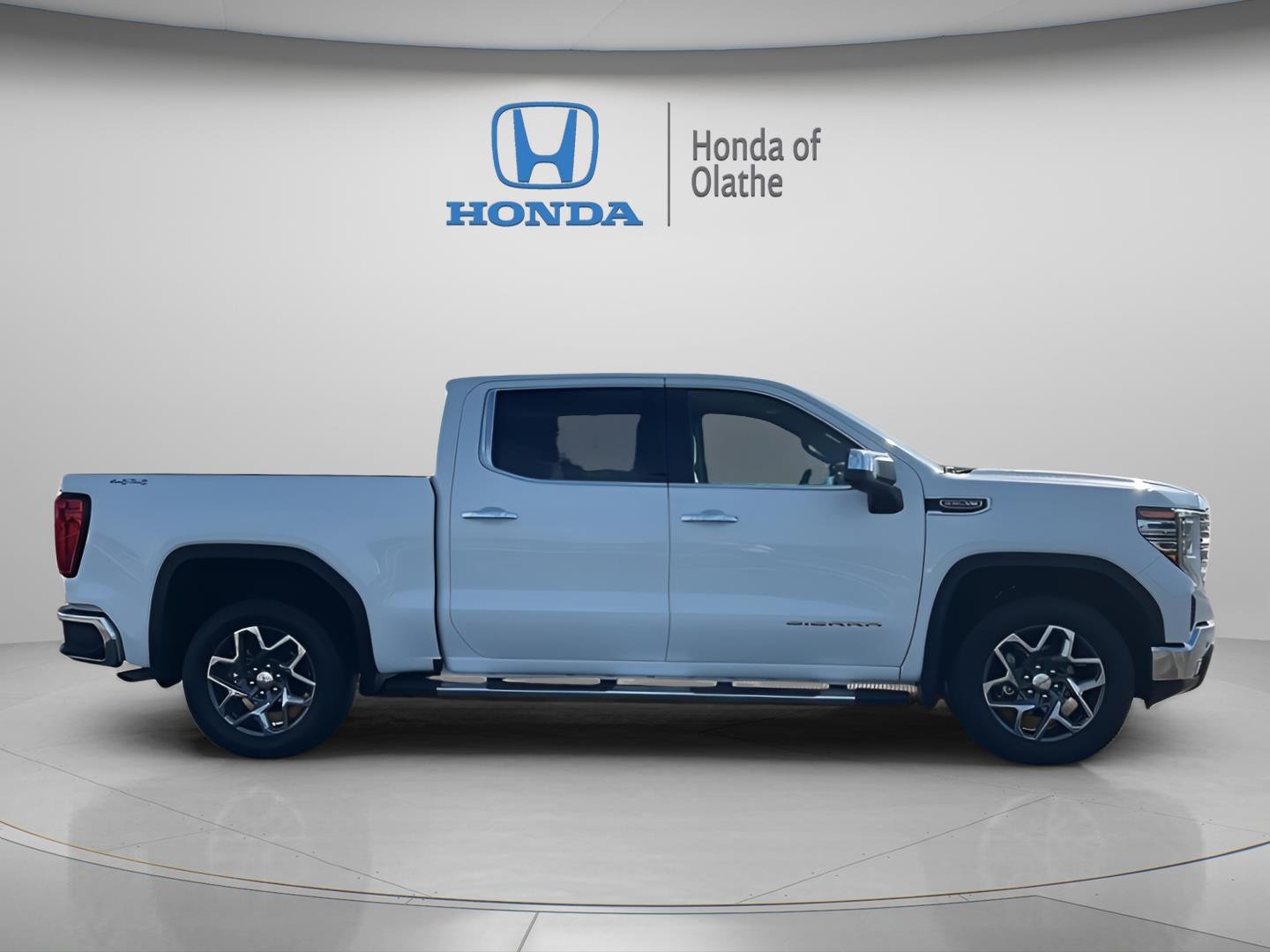 Used 2026 GMC Sierra 1500 SLT with VIN 3GTUUDED0TG302896 for sale in Kansas City