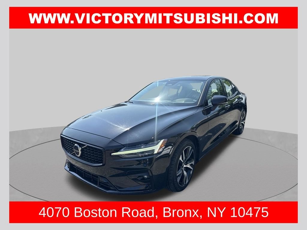 2024 Volvo S60 B5 Plus Dark Theme's photo