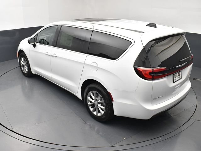 2026 Chrysler Pacifica Select - Photo 16