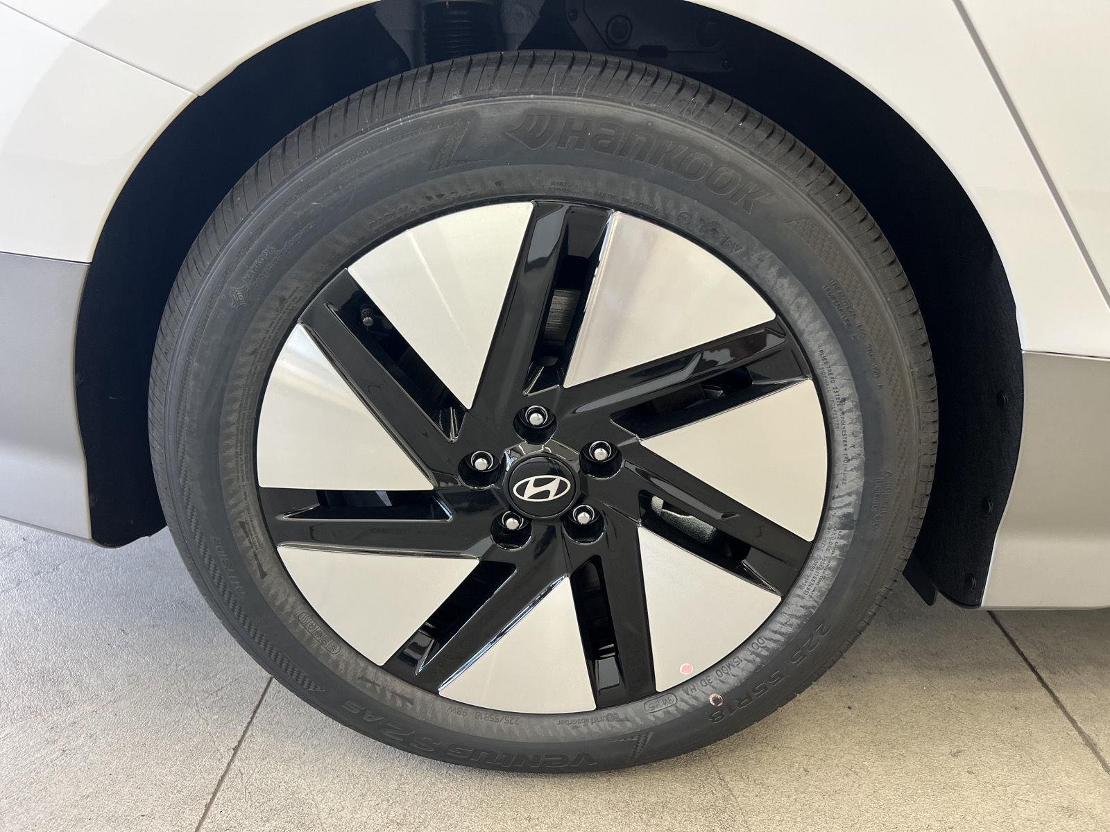 2025 Hyundai IONIQ 6 SE - Photo 9