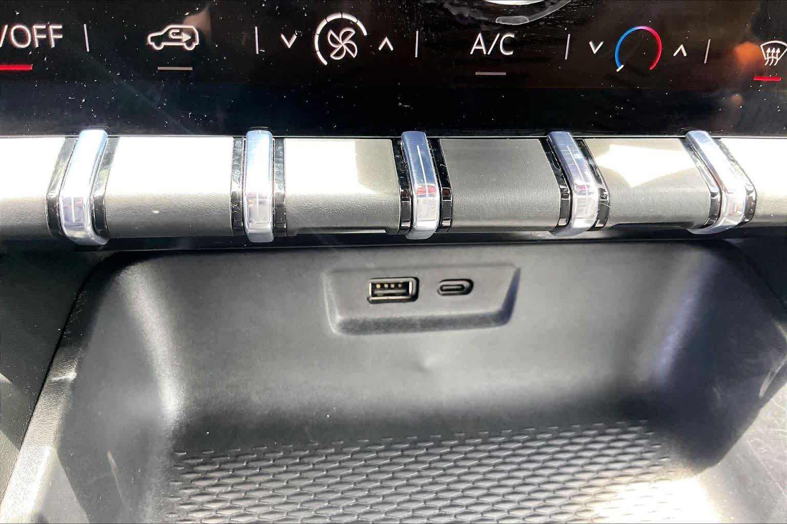 Used 2026 Summit White GMC FWD Elevation image 31