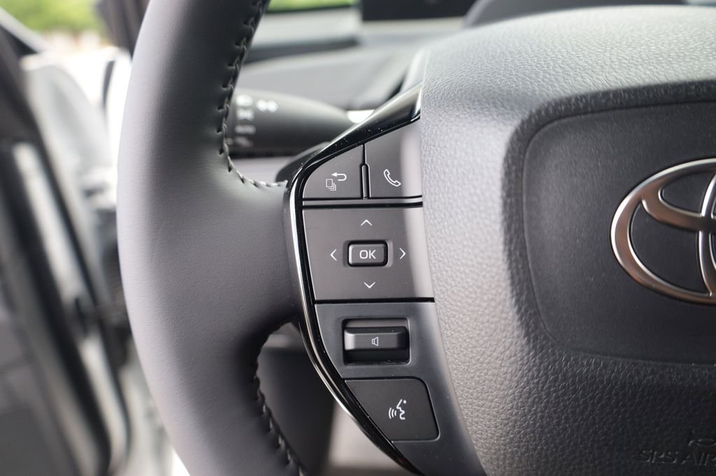 New 2026 Wind Chill Pearl <sup>1</sup> Toyota  SE image 32