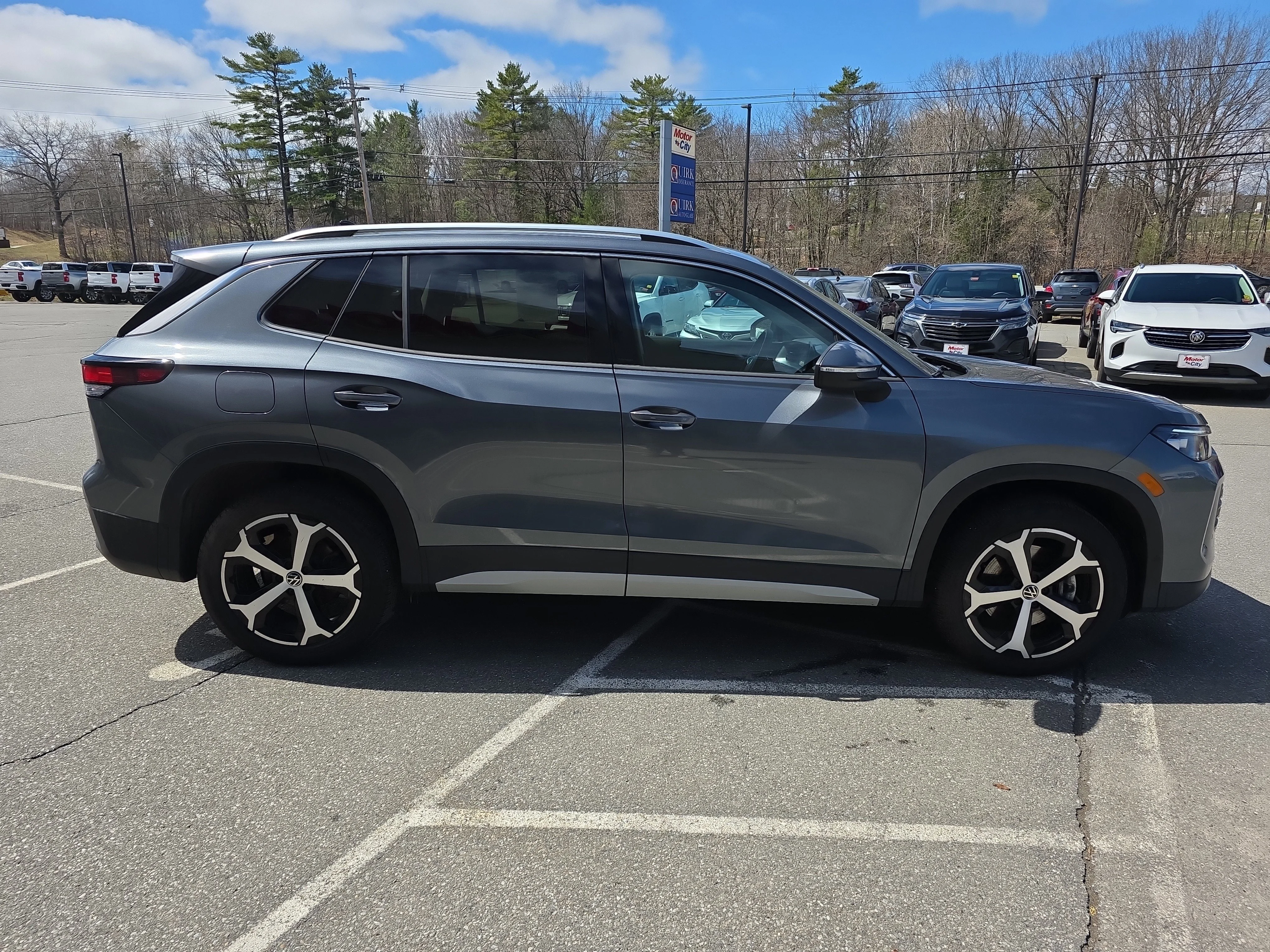 2025 Volkswagen Tiguan SE - Photo 6