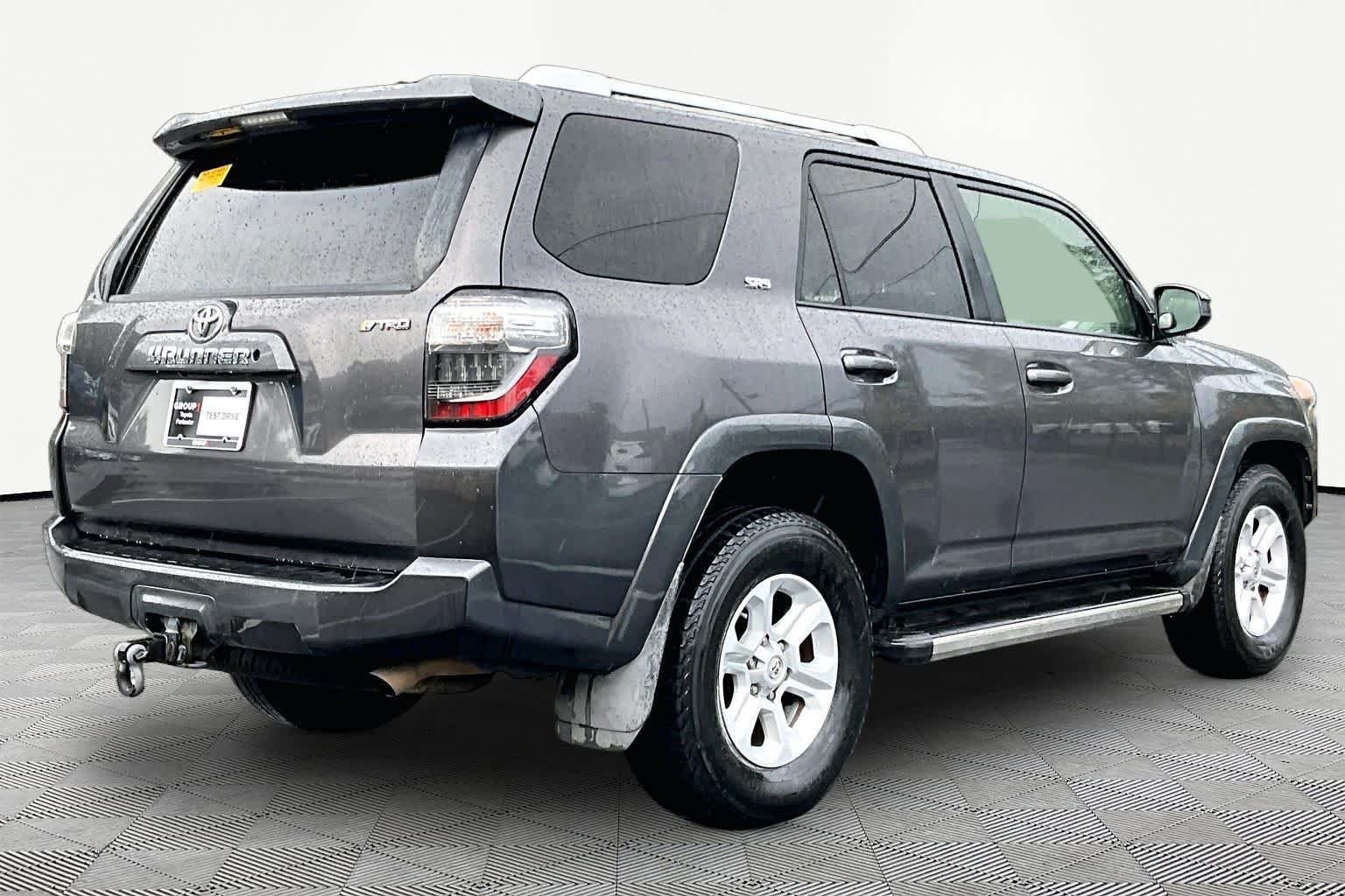 Used 2016 Magnetic Gray Metallic Toyota SR5 image 12