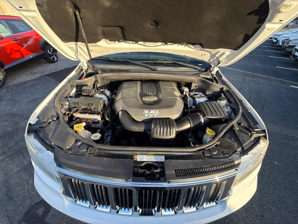 Used 2013 White Jeep Laredo image 13