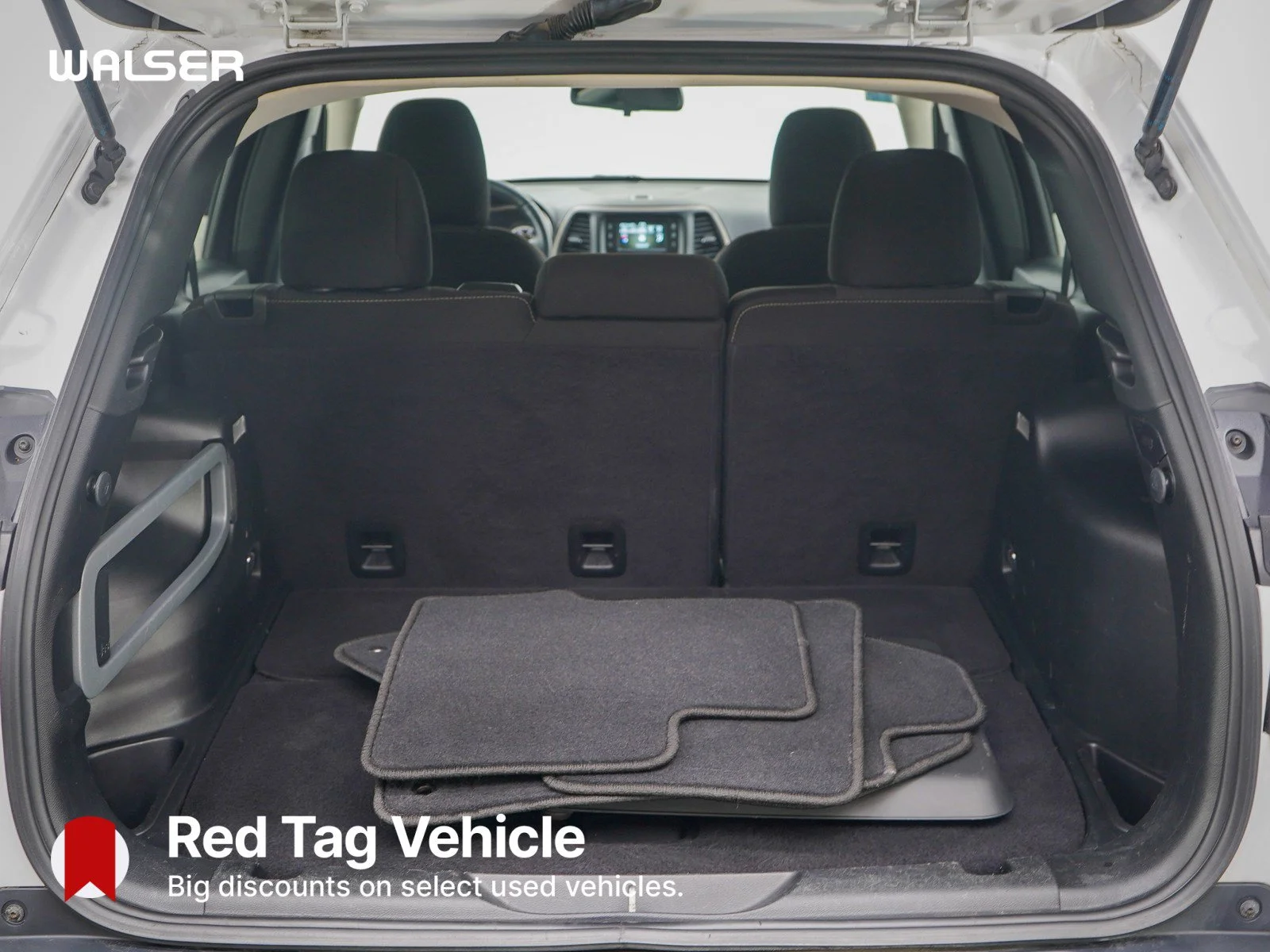 Used 2015 Bright White Clearcoat Jeep Latitude image 9