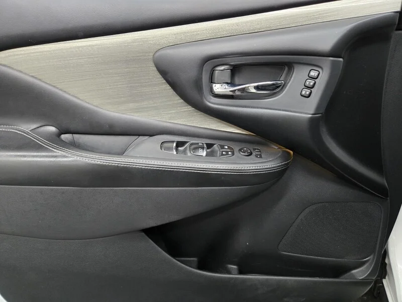 Used 2018 Pearl White Nissan SL image 14