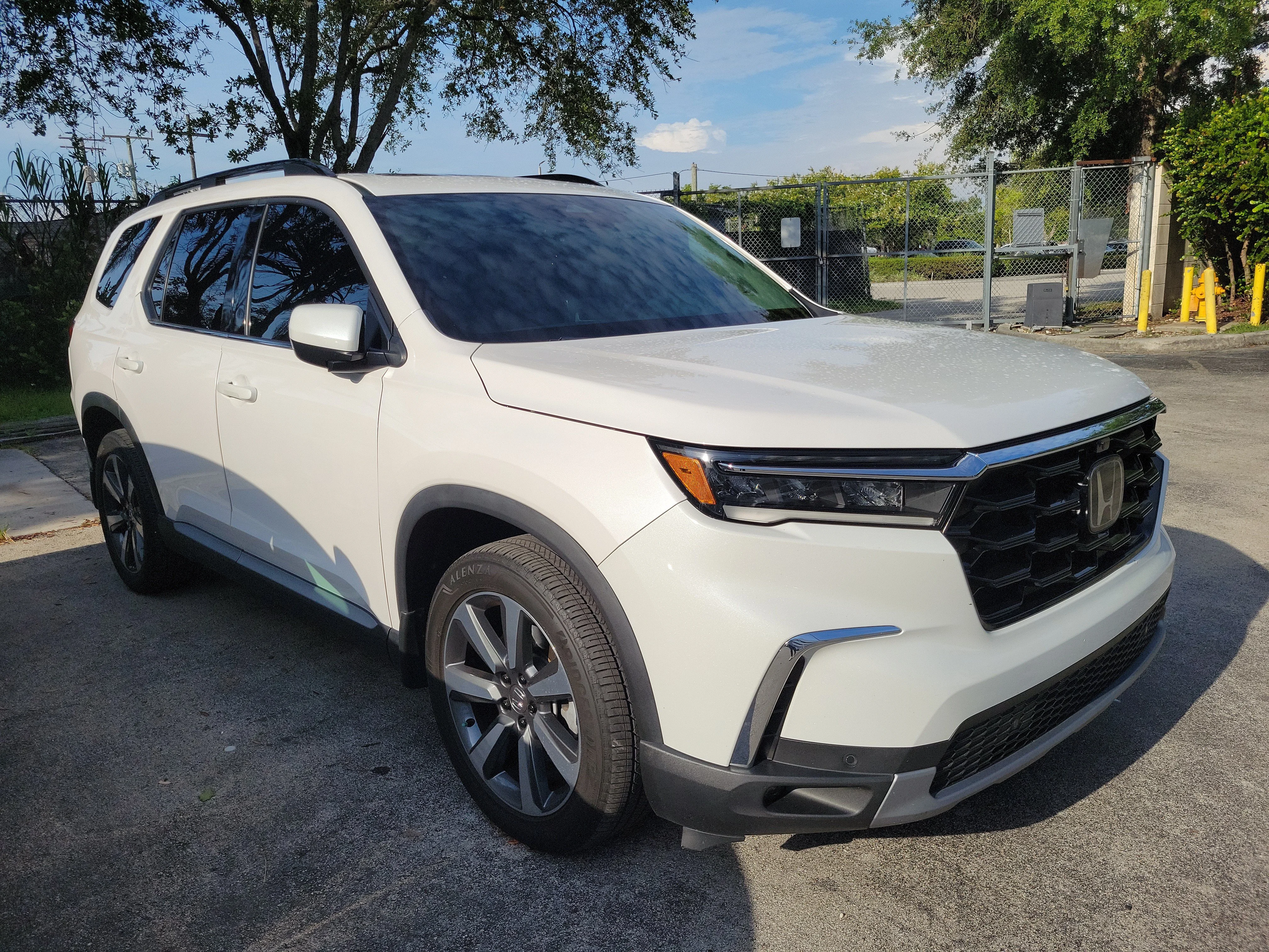 2025 Honda Pilot Elite - Photo 2