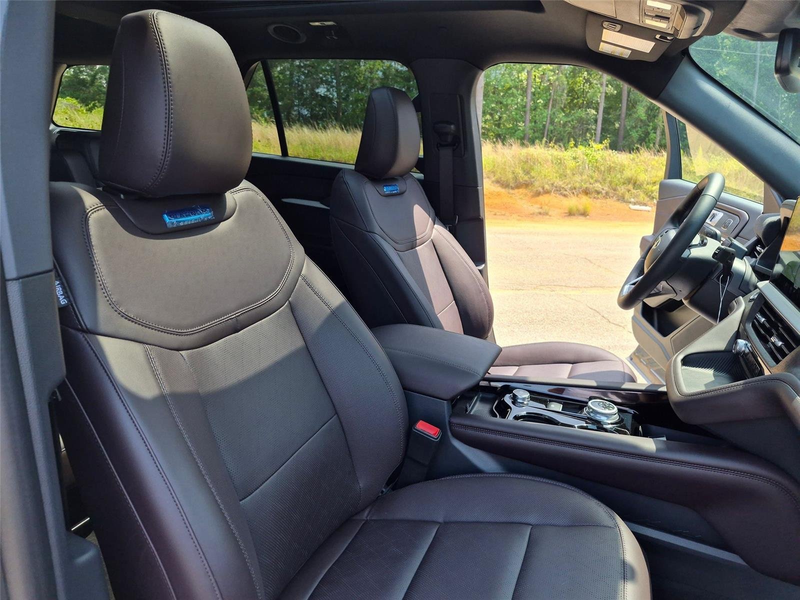 New 2026 Carbonized Gray Metallic Ford Platinum™ image 33