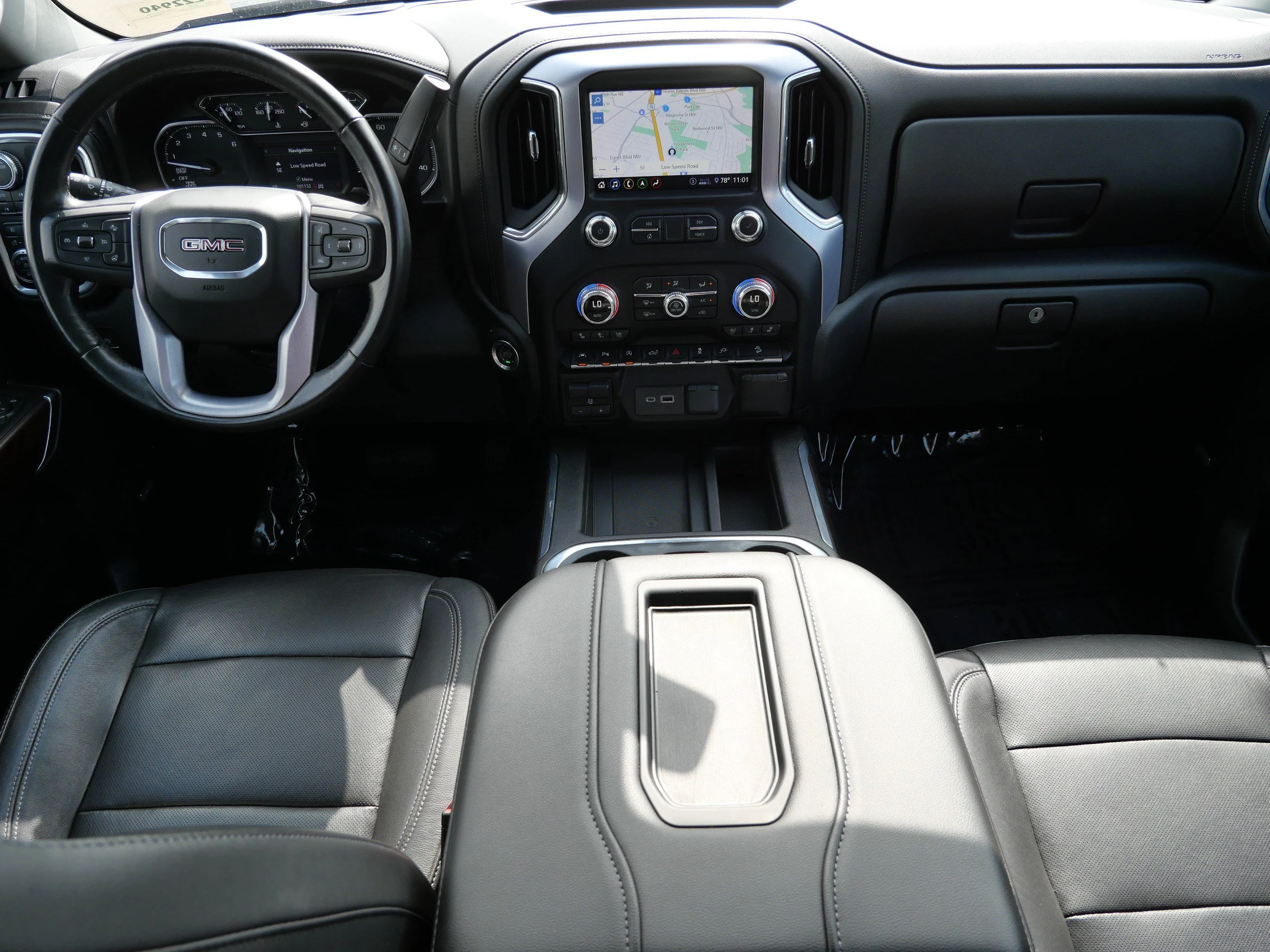 Certified Used 2020 Carbon Black Metallic GMC SLT image 10