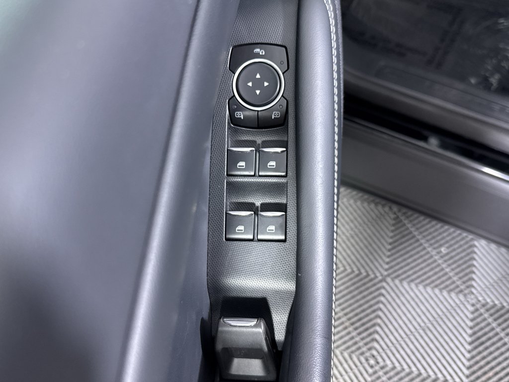 Used 2023 Black Ford Select image 26