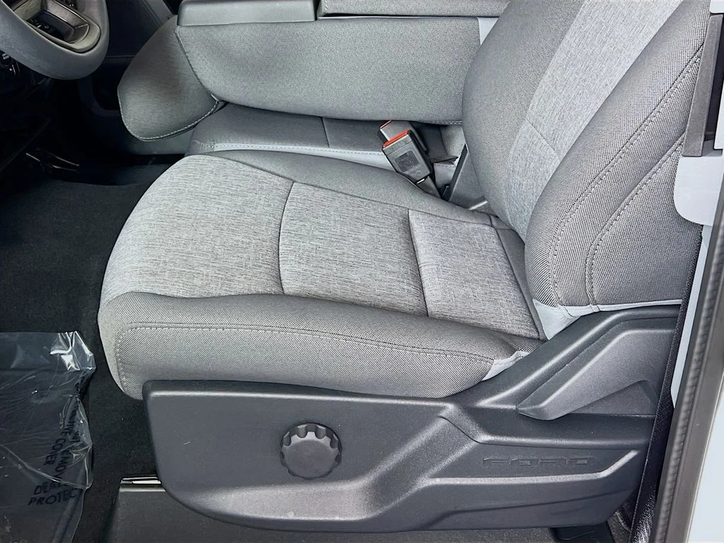 New 2026 Oxford White Ford XL image 21