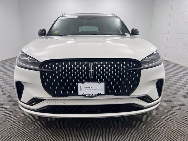 Certified Used 2025 Crystal White Metallic Lincoln Black Label image 3