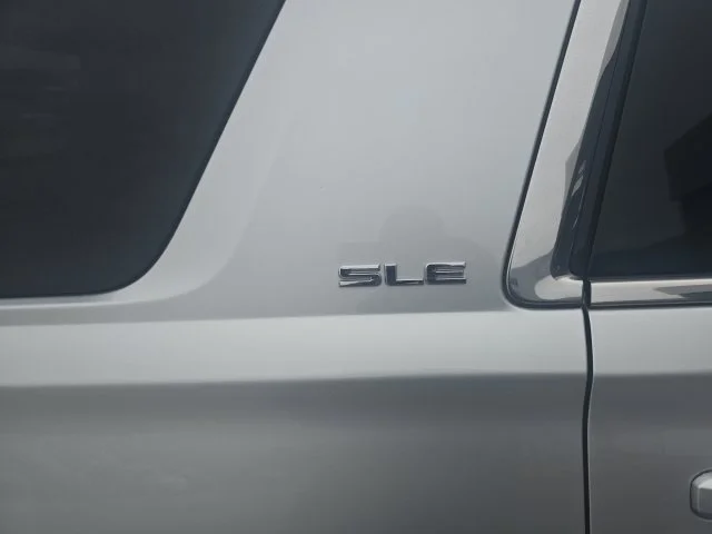 Used 2018 Silver GMC SLE image 3