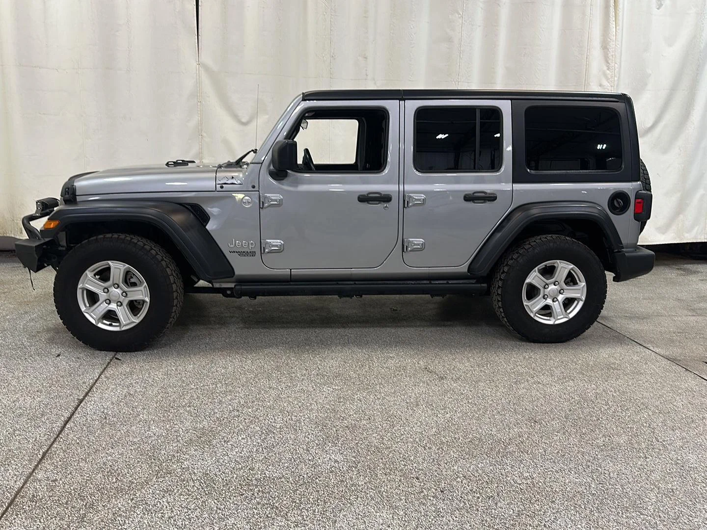 Used 2019 Jeep Wrangler Unlimited Sport S with VIN 1C4HJXDG9KW531343 for sale in Waconia, Minnesota