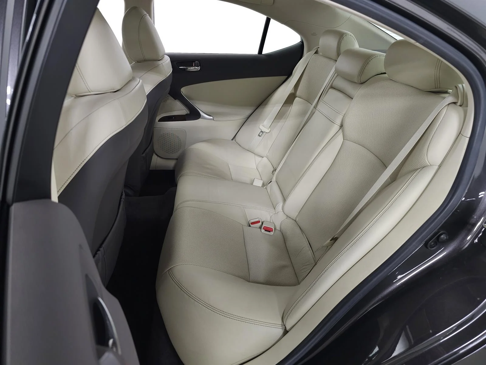 Used 2010 Brown Lexus  image 27