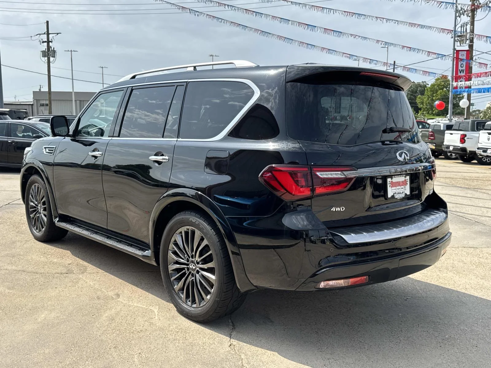 Used 2023 Black Obsidian INFINITI PREMIUM SELECT image 5