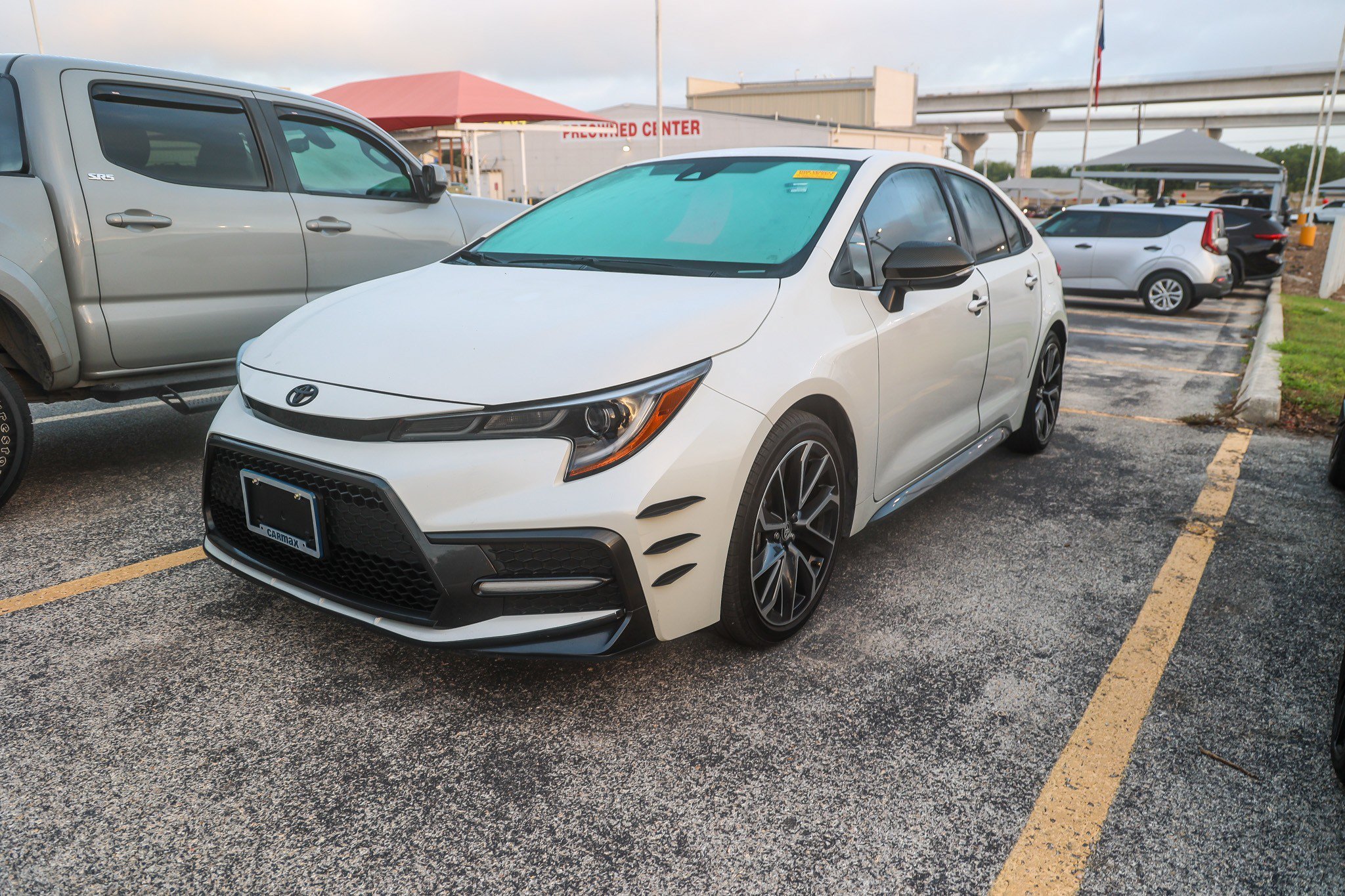 Used 2020 White Toyota SE image 1
