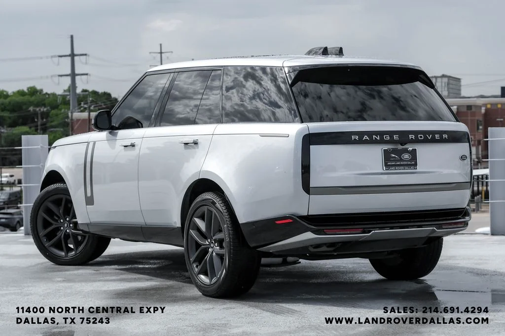 Used 2023 Silver Land Rover SE image 9