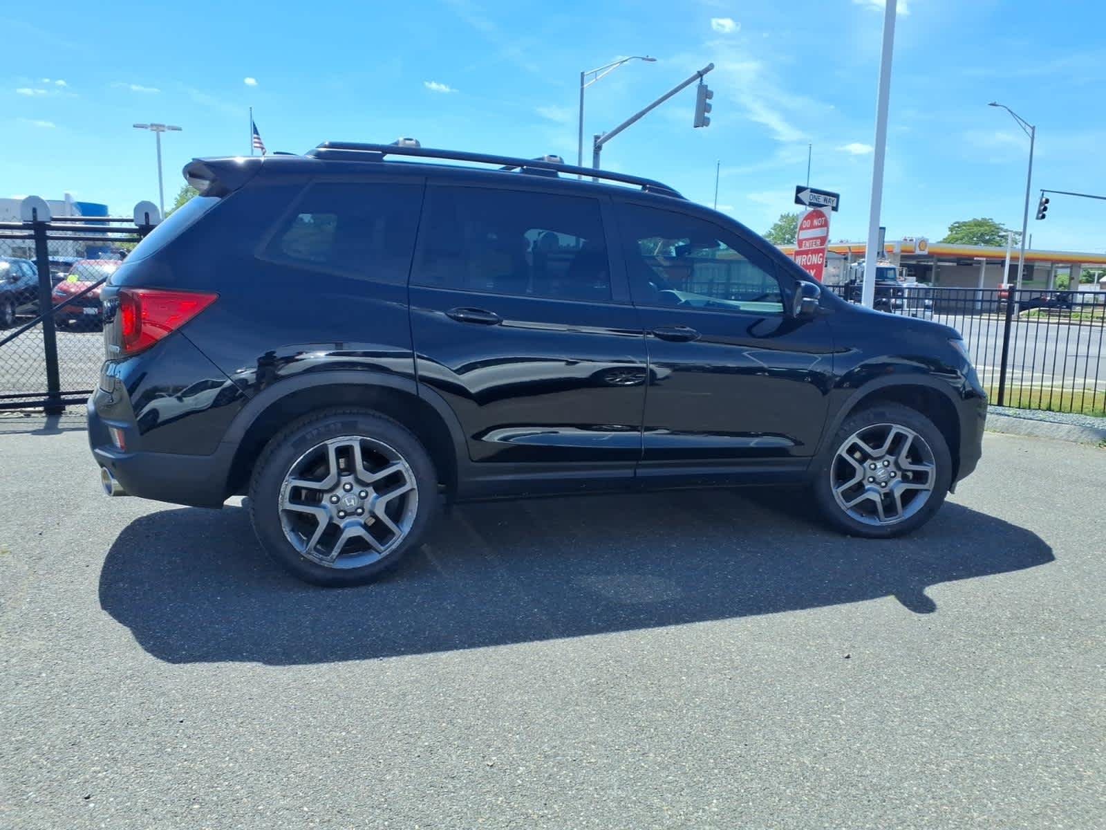 Certified Used 2023 Crystal Black Pearl Honda EX-L image 4