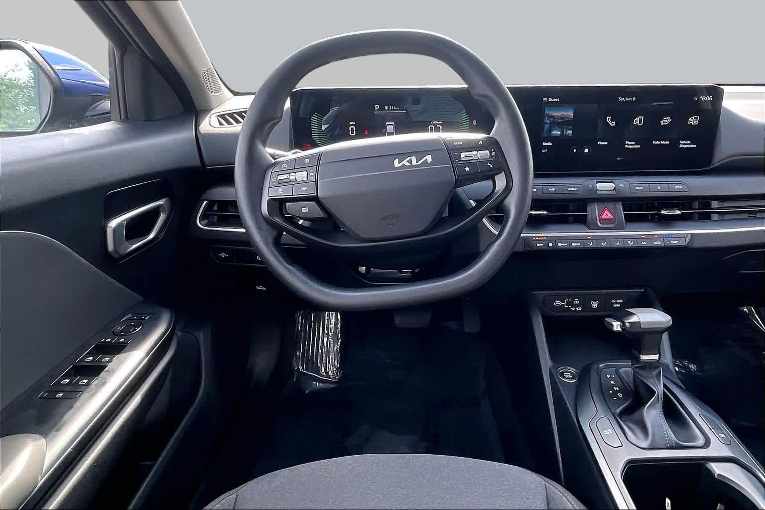 2025 Kia K4 LXS - Photo 6
