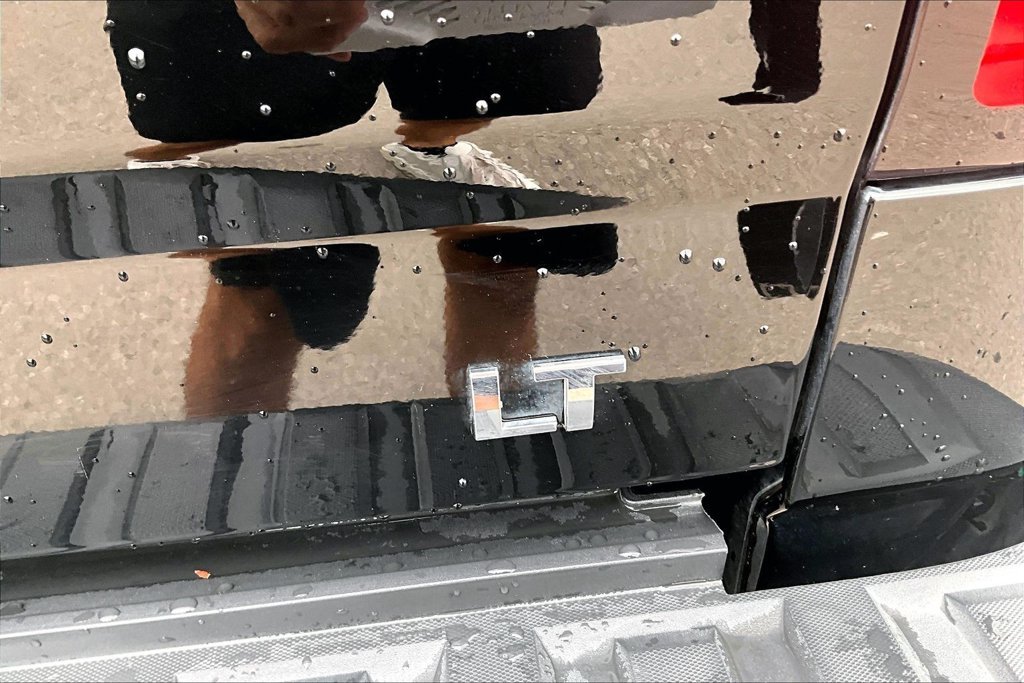 Used 2018 Black Chevrolet LT image 32