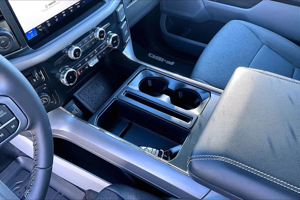 2025 Ford F-150 XLT - Photo 25