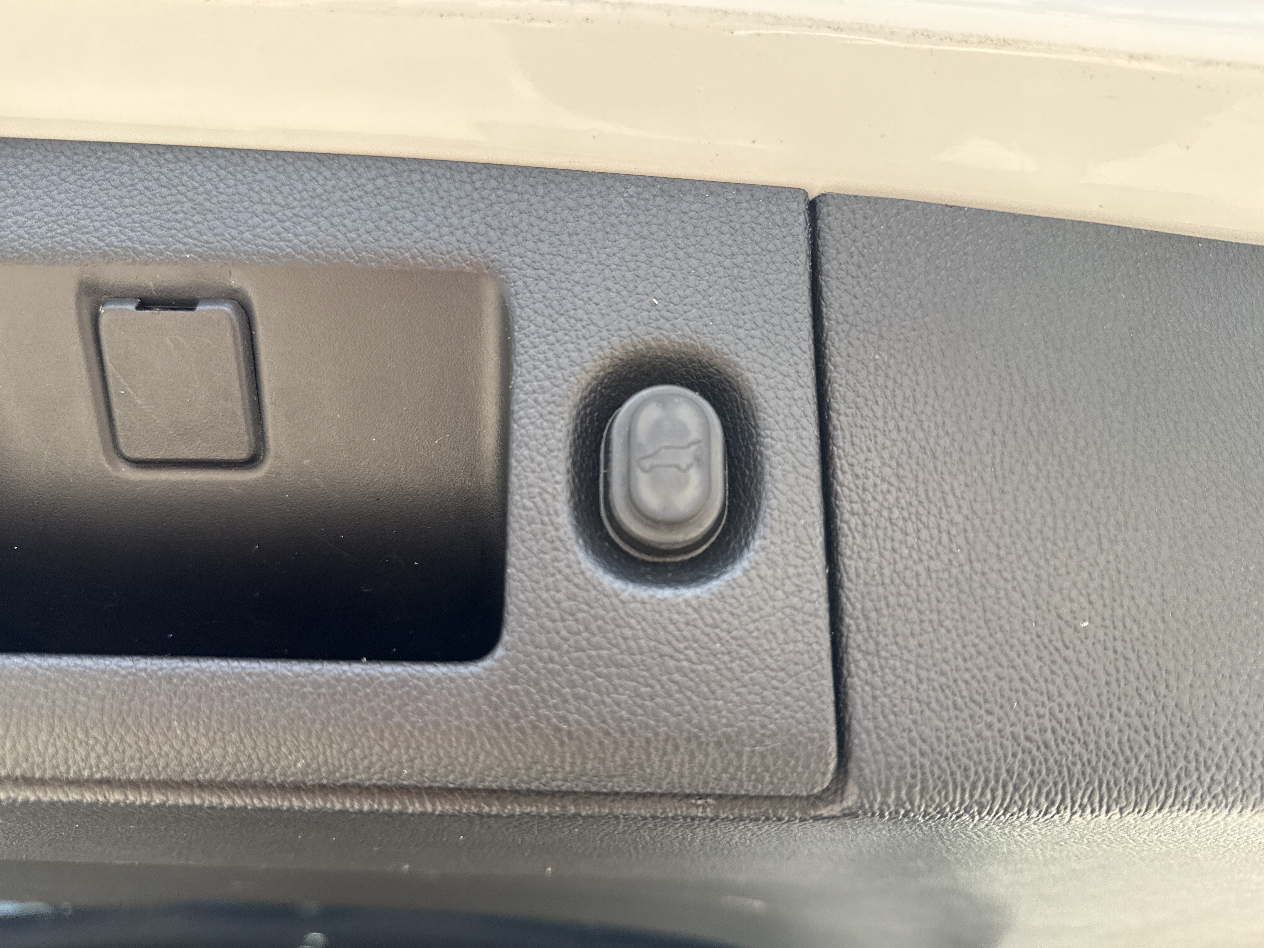 Used 2019 Summit White Chevrolet Premier image 19