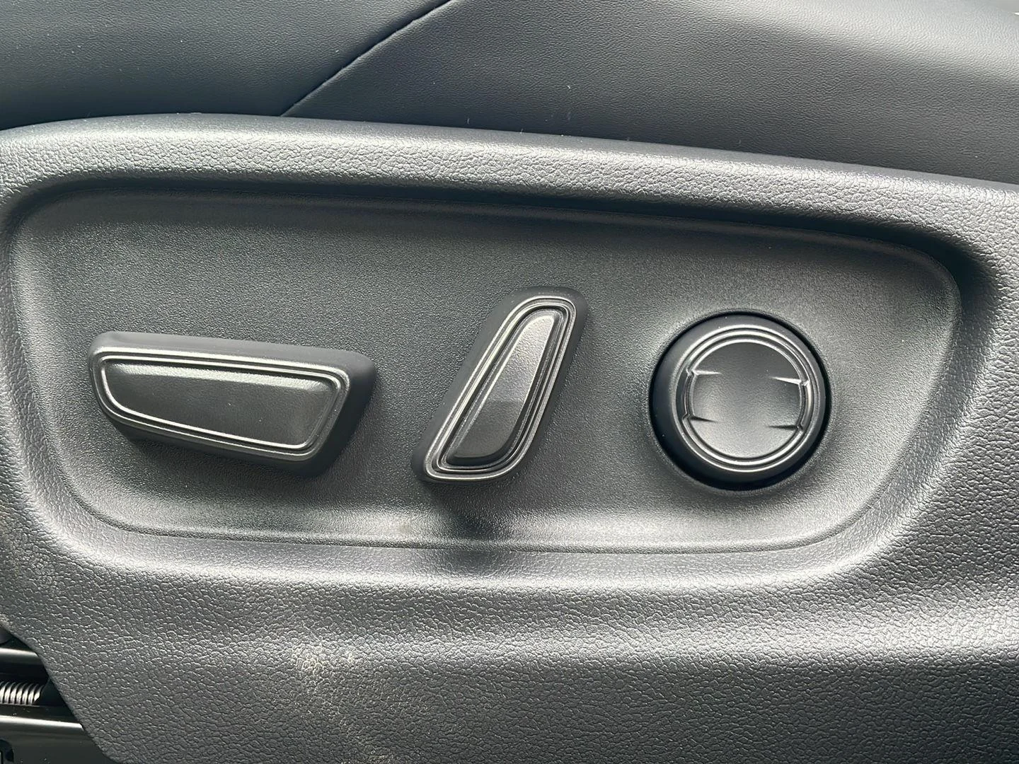 New 2026 Crystal White Pearl Subaru Premium image 10