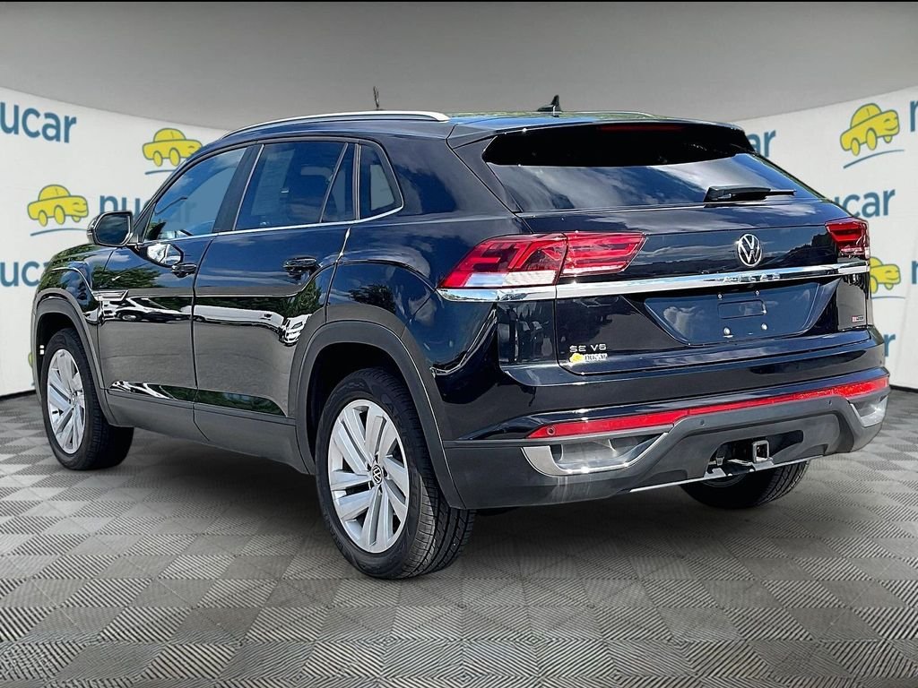 Used 2022 Deep Black Pearl Volkswagen 3.6L V6 SE w/Technology image 4