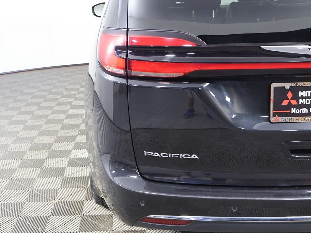 Used 2023 Black Chrysler Limited image 18