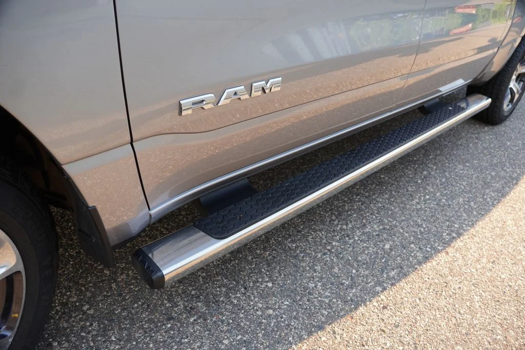 Used 2023 Billet Silver Metallic Clearcoat Ram Laramie image 14