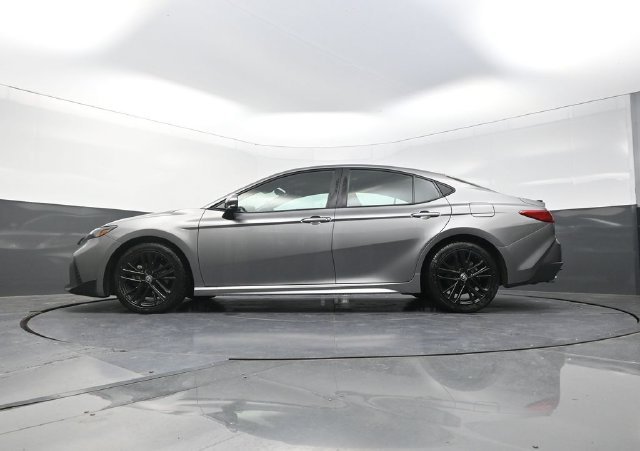 Used 2025  Toyota SE image 34