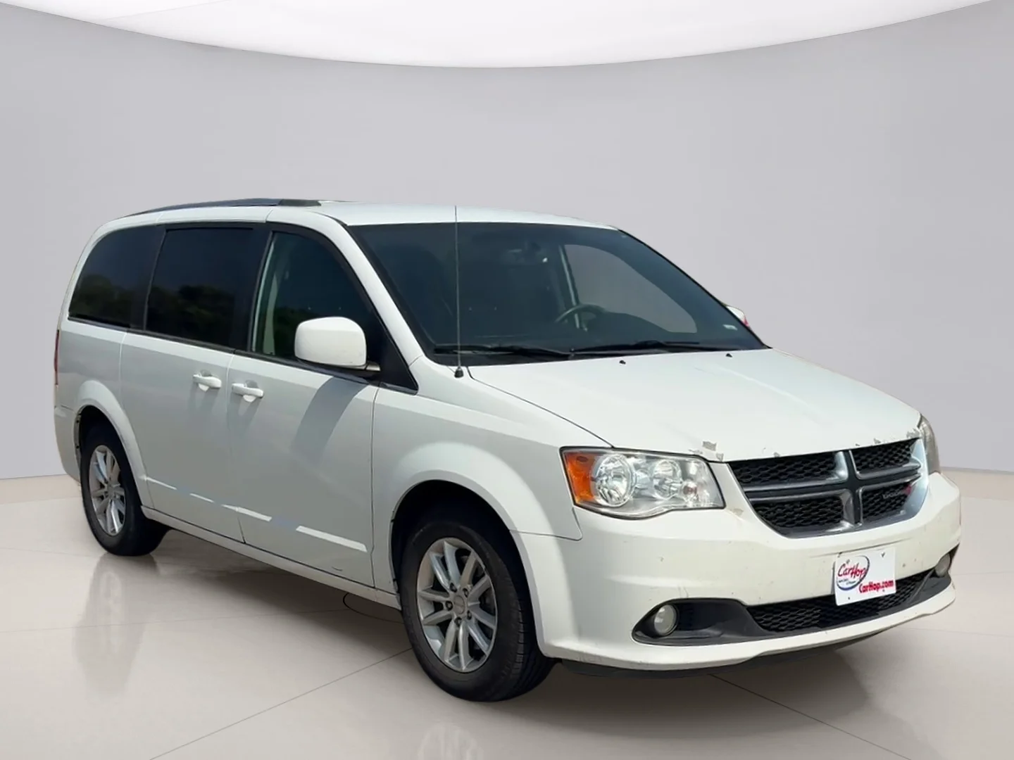 Used 2018 White Dodge SXT image 7