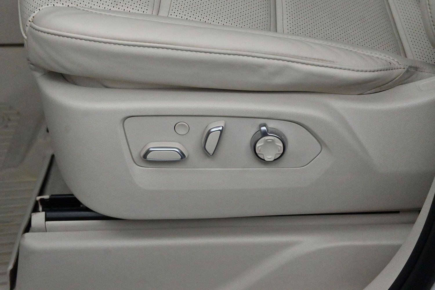 Used 2024 Crystal White Tricoat Cadillac Sport Platinum image 16