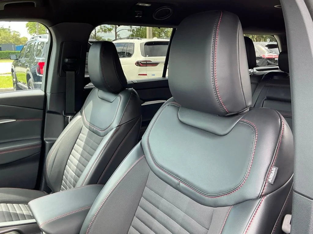 Used 2025 Gray Ford ST-Line image 25